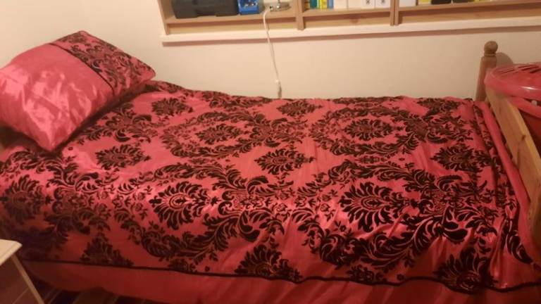Double room, all bills inc, furnished, bedding, TV, wifi, parking, professional cleaners 2 weekly