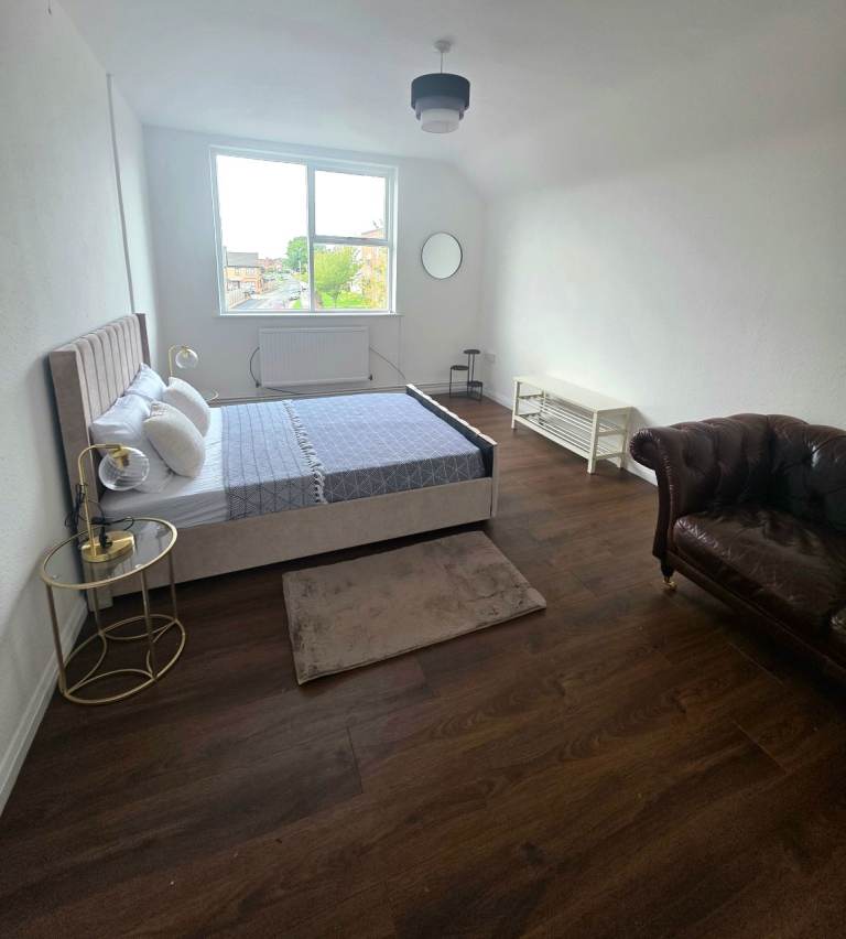 5 bedroom flat share - just rennovated