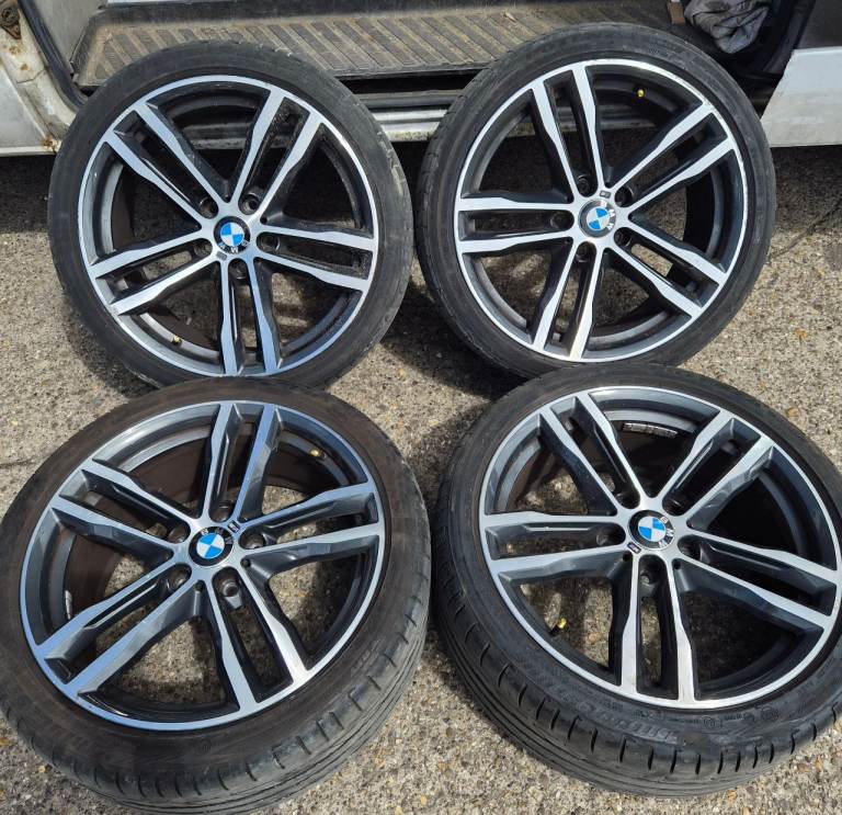 F30/F31 19 " BMW 704M-SPORT NIGHT EDITION ALLOYS WITH GOOD TYRES 5 X 120 STAGGERED SET 