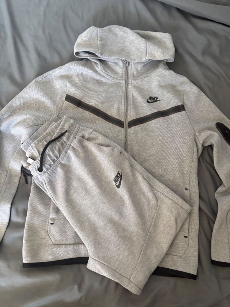 Nike tech fleece 