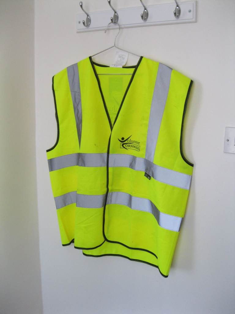 EXTRA LARGE SIZE 3XL YELLOW HIGH VISABILITY VEST TOTTENHAM N17