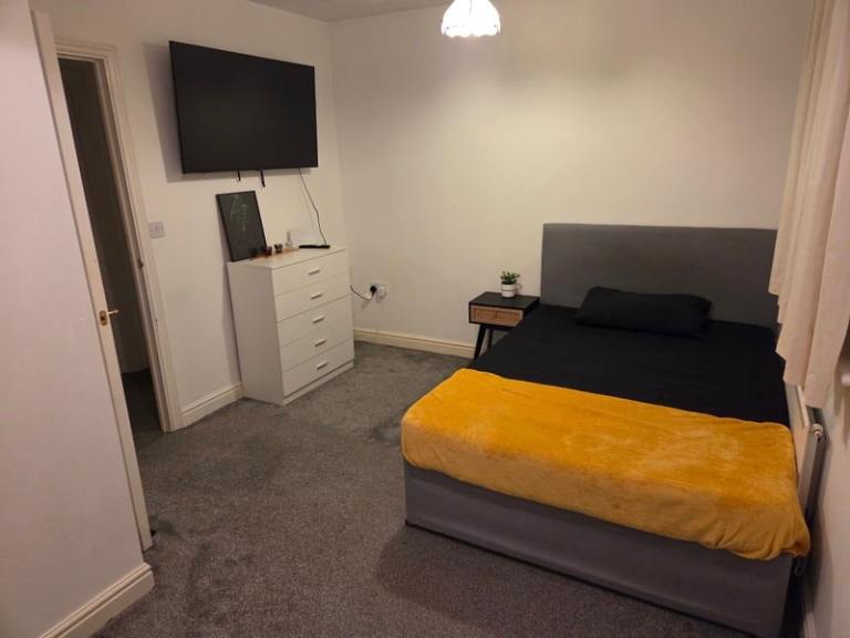 DOUBLE ROOMS AVAILABLE-DSS