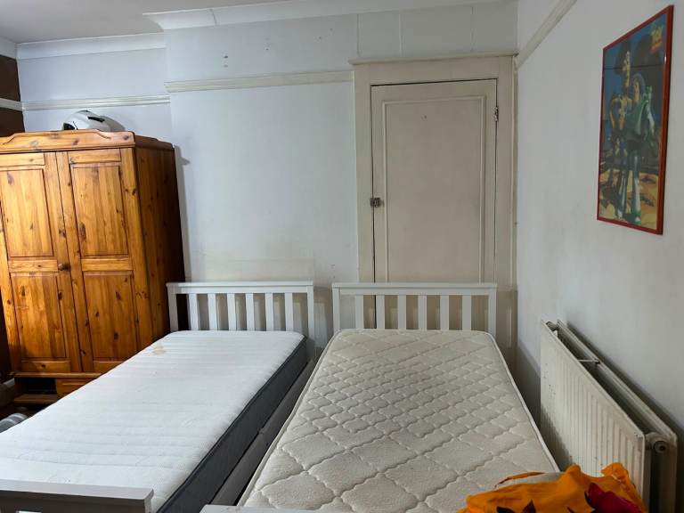 Spacious and Cosy Ensuite Room for Rent in - TW3 2QU
