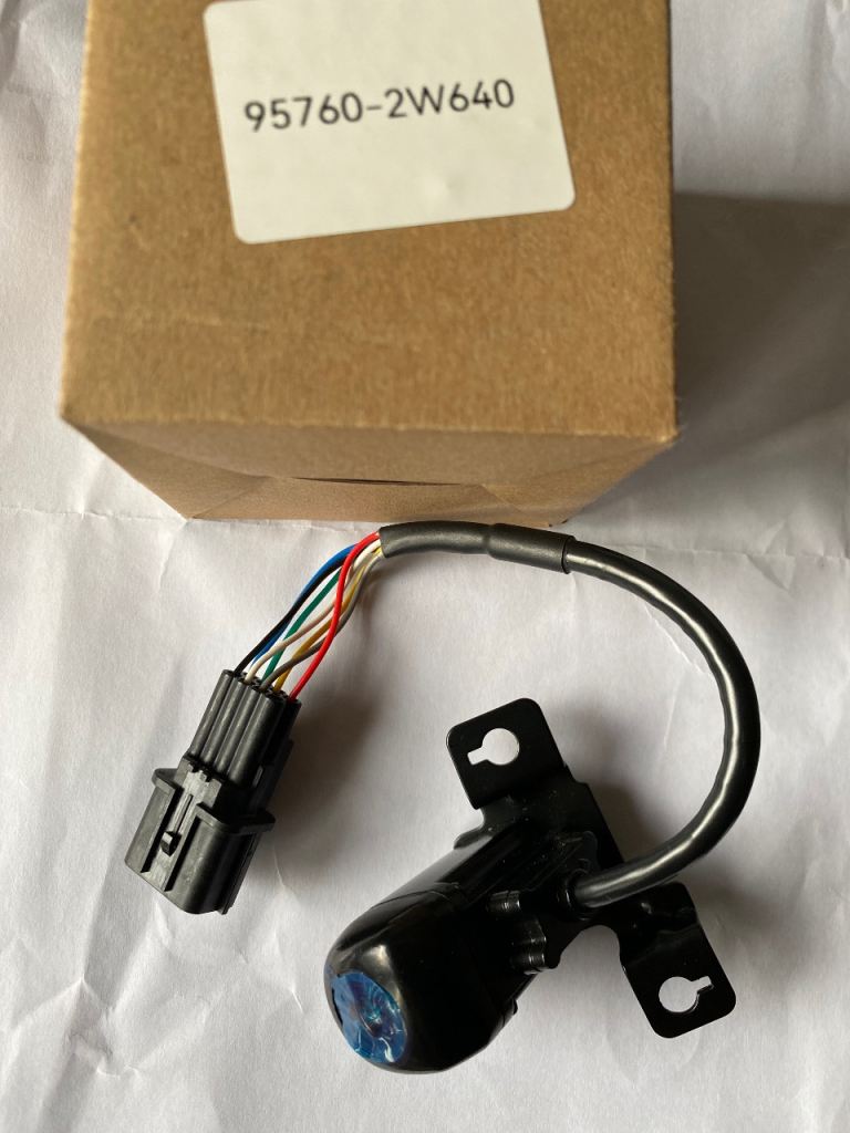 Hyundai SantaFe 2018 Tailgate handle and rear view camera.
