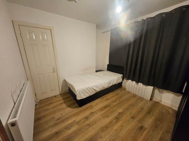 image for Spacious Ground Floor Room To Let 