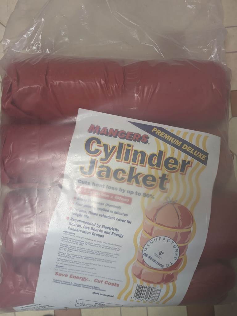 Hot water tank/cylinder jacket