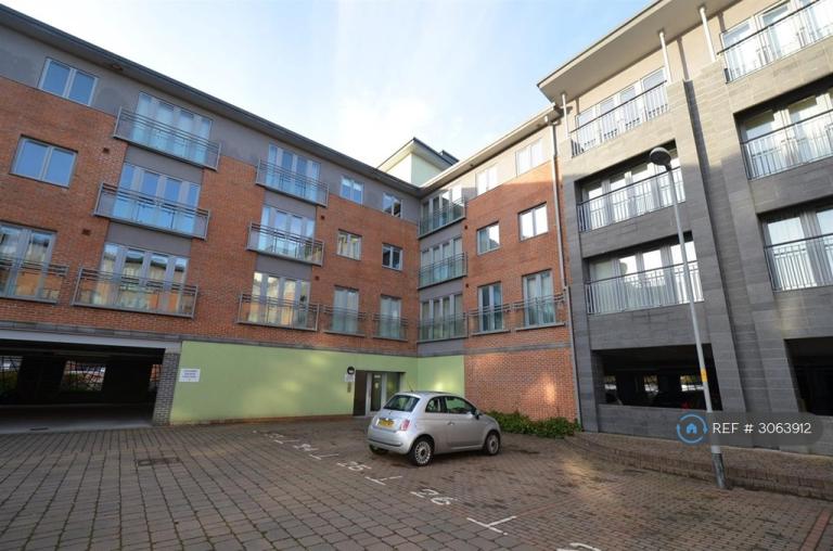 1 bedroom flat in Worsdell Drive, Gateshead, NE8 (1 bed) (#3063912)