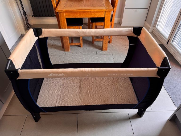 Travel cot 