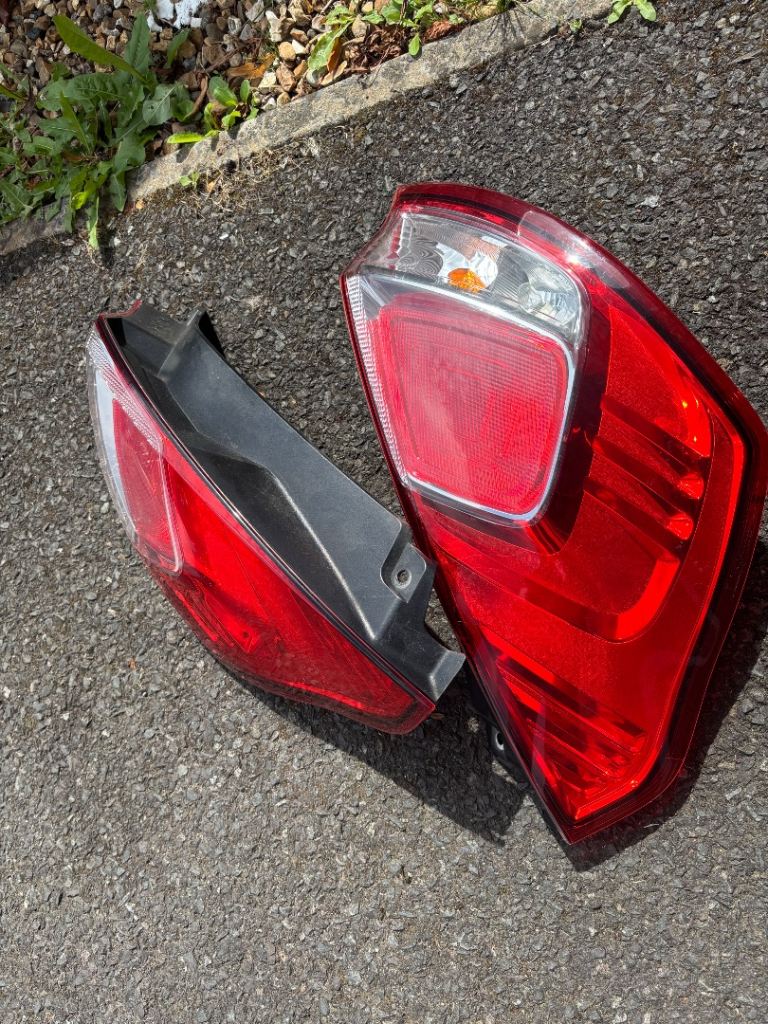 Tail lights Ford fiesta 