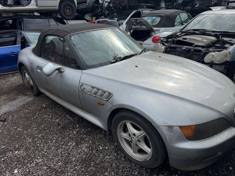BMW z3 1.8 petrol 1997 silver BREAKING FOR PARTS 