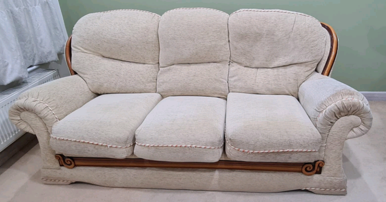 COMFORTABLE 3 SEATER PADDED SOFA - LEICESTER. VERY GOOD CONDITION 