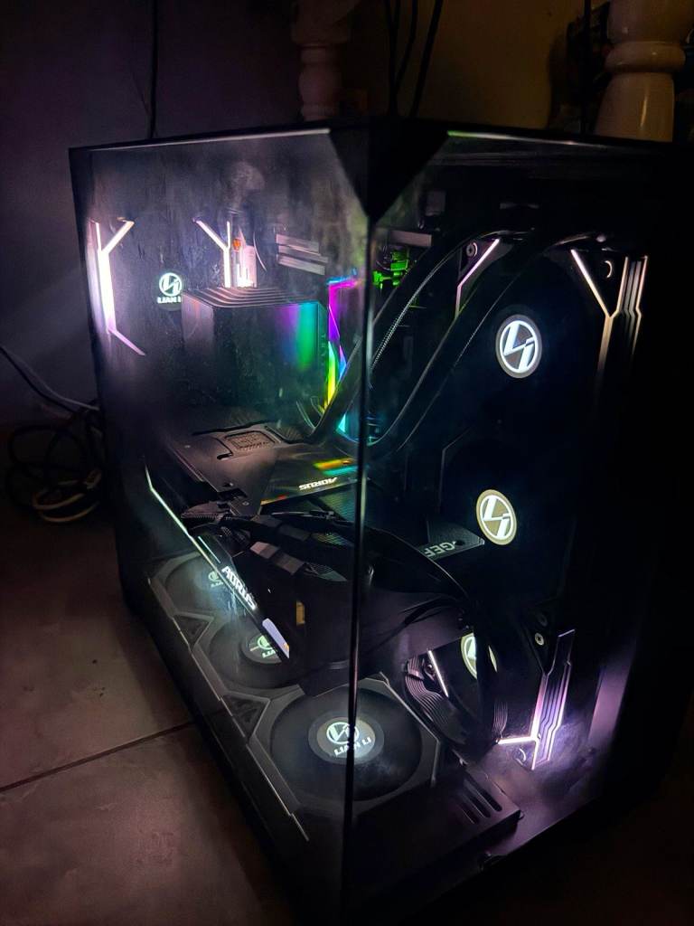 GAMING PC Ryzen 7 9800X3D RTX 5090 32GB RAM 6000 MTs 2TB NVMe