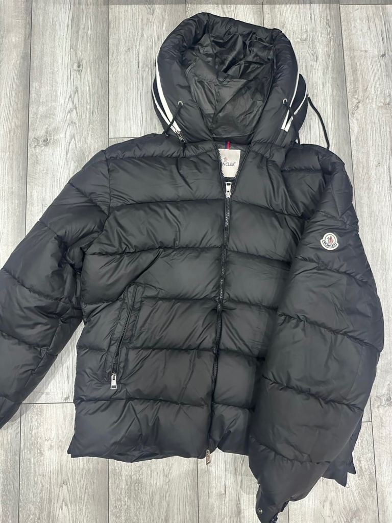 Moncler Puffer Jacket in Black – Excellent Condition