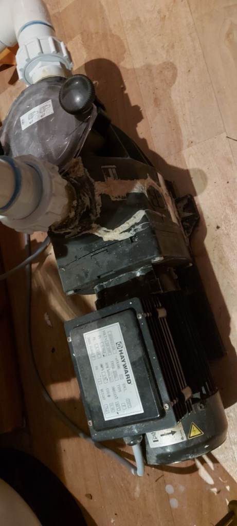 HAYWARD SWIMMING POOL PUMP & SAND FILTER