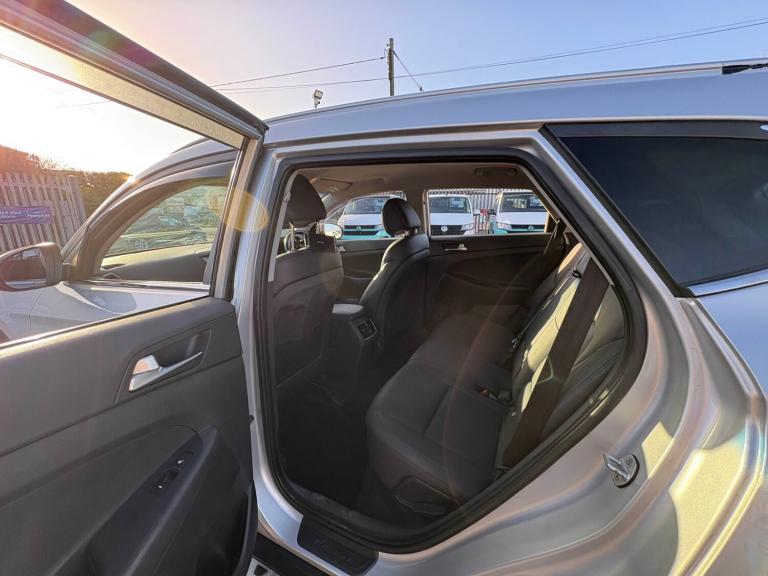 2015 Hyundai TUCSON 1.7 CRDi Blue Drive Premium 5dr 2WD ESTATE Diesel Manual