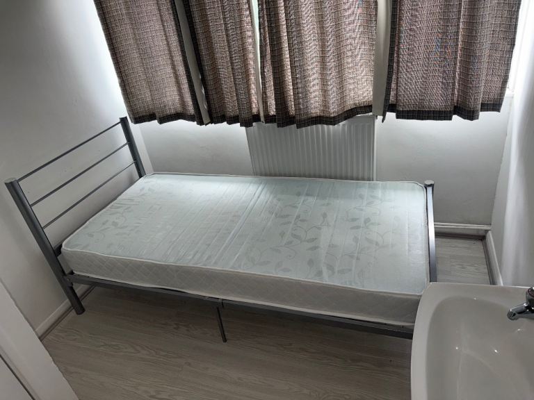 ROOM TO RENT IN BASILDON