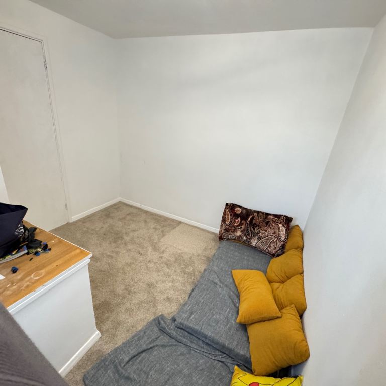 Room available for rent 