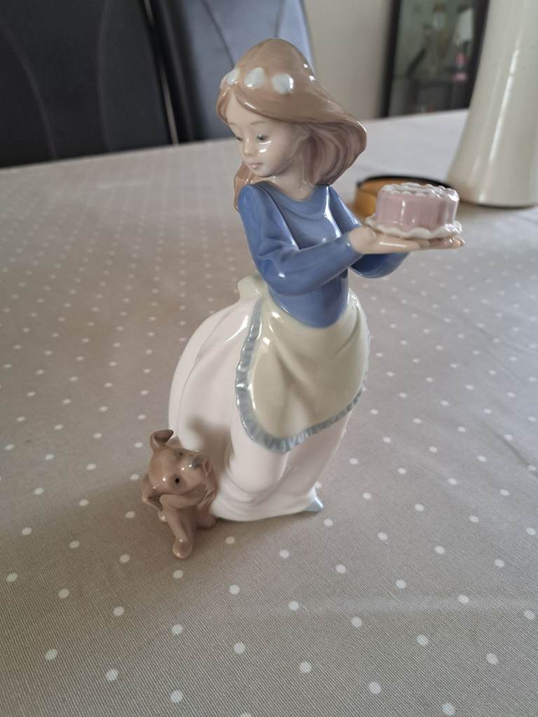 Nao by Lladro girl "puppy's birthday" figure