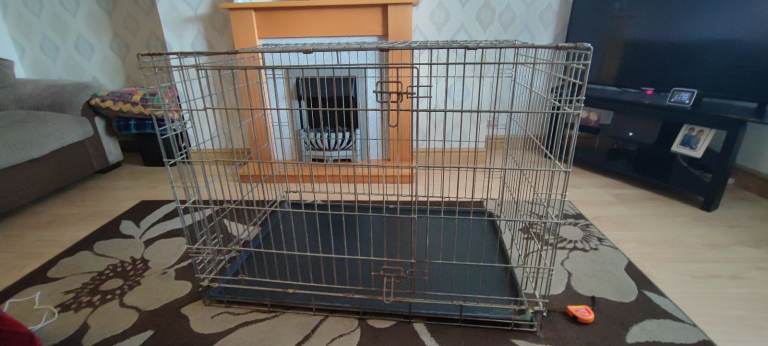 Large metal dog crate / cage with plastic tray