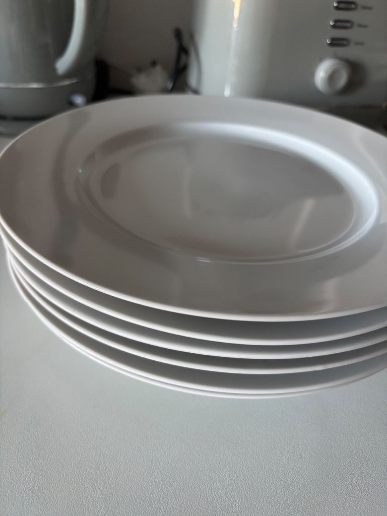 Set of 6 White Ceramic Dinner Plates