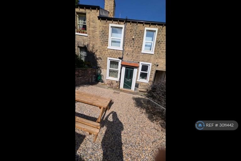 3 bedroom house in Clement Street, Huddersfield, HD1 (3 bed) (#3011442)