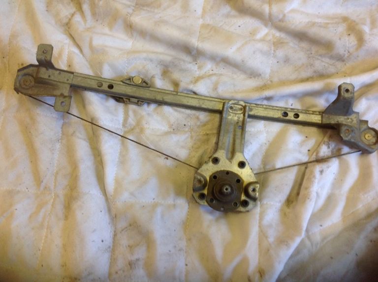 Vauxhall Carlton window regulator 