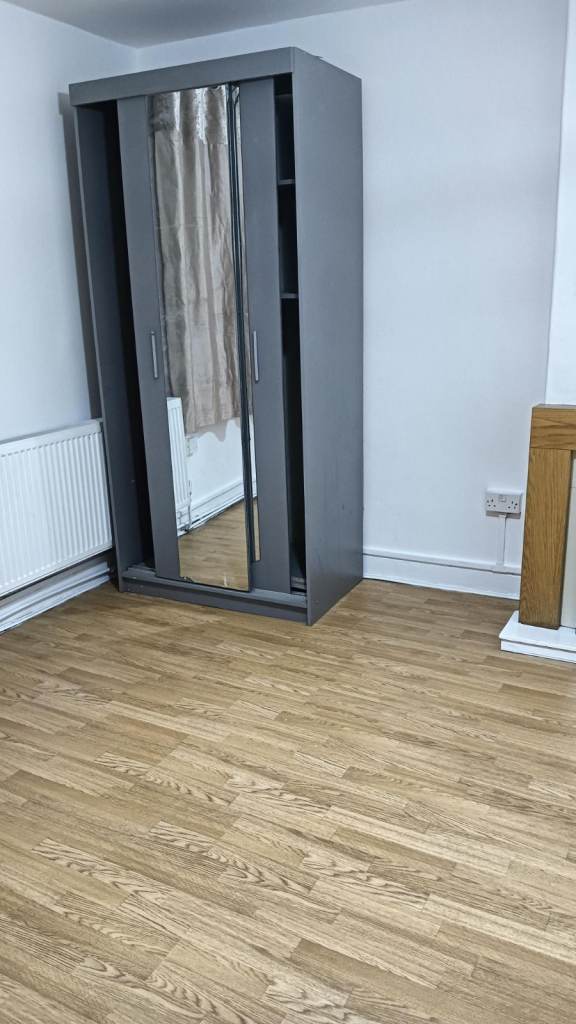 Woolwich 3 Bed Flat To-let