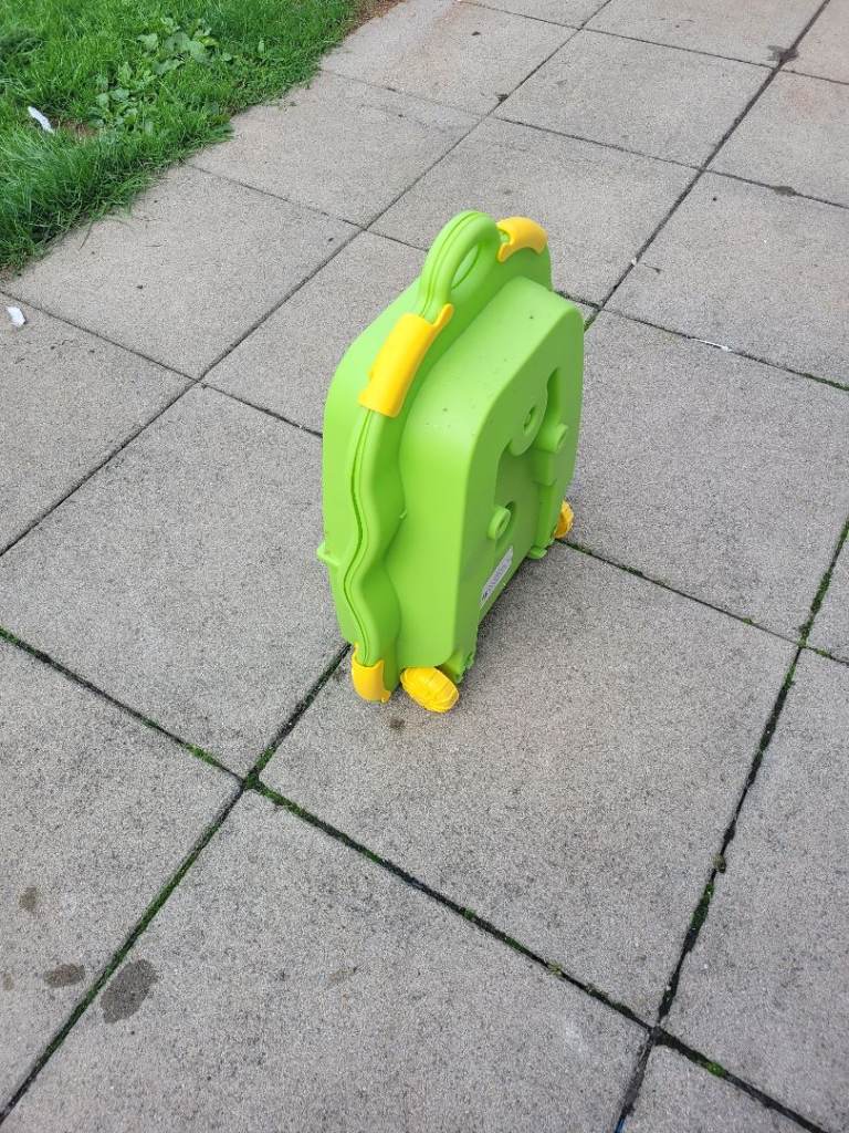 Green Sand and Water Play Table with Accessories – Foldable