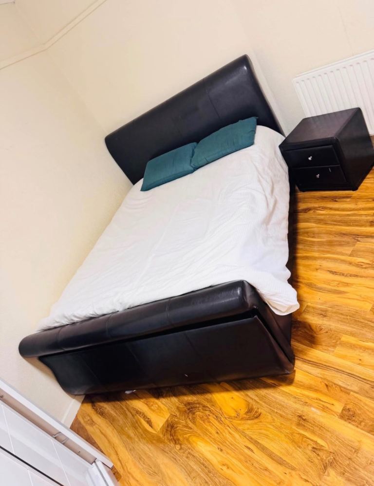 Bedroom to share 