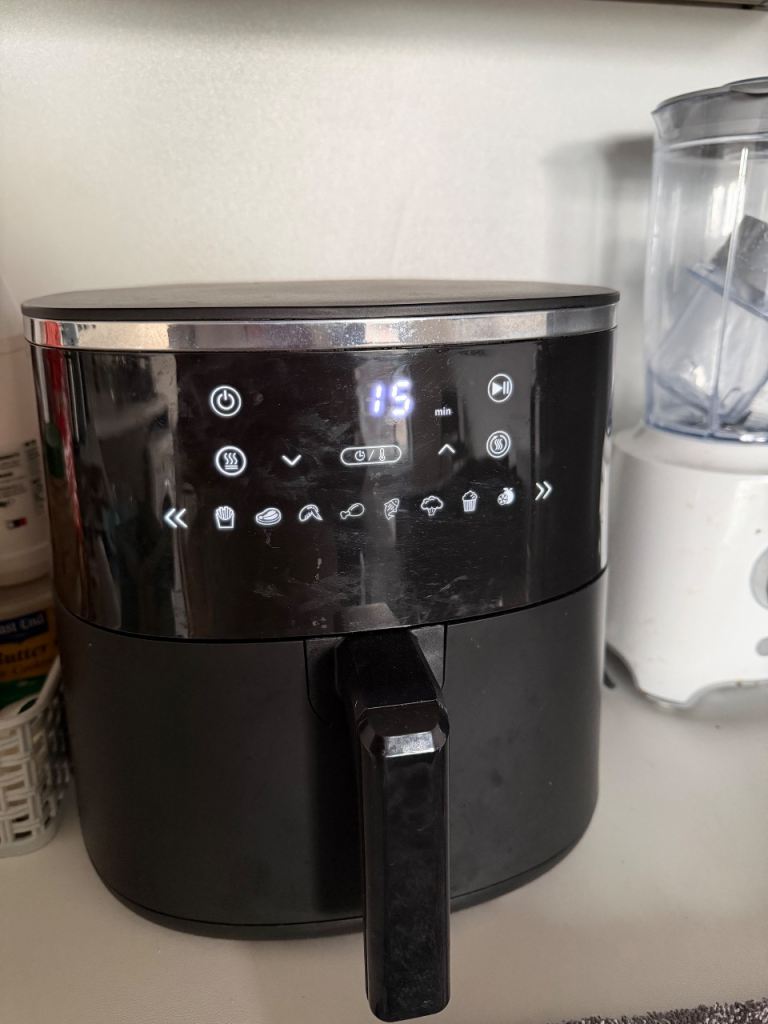 Black Digital Air Fryer with Grill Plate 5.7 L – Good Condition