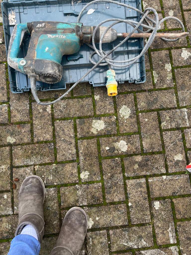 Makita AVT concrete breaker