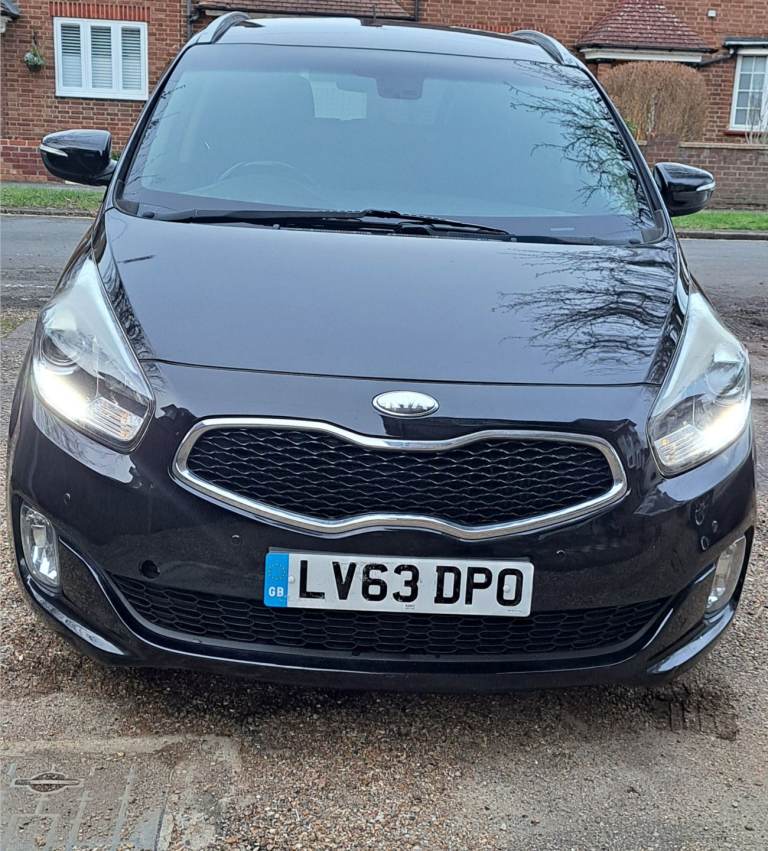 Low milage, fresh mot 7 seater Kia Carens 2.
