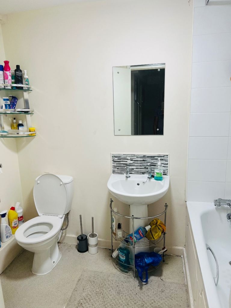 Spare big room in a share flat