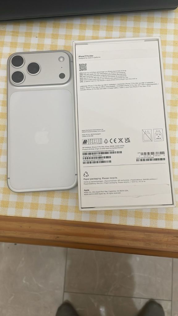 Apple iPhone 17 pro Max - silver 