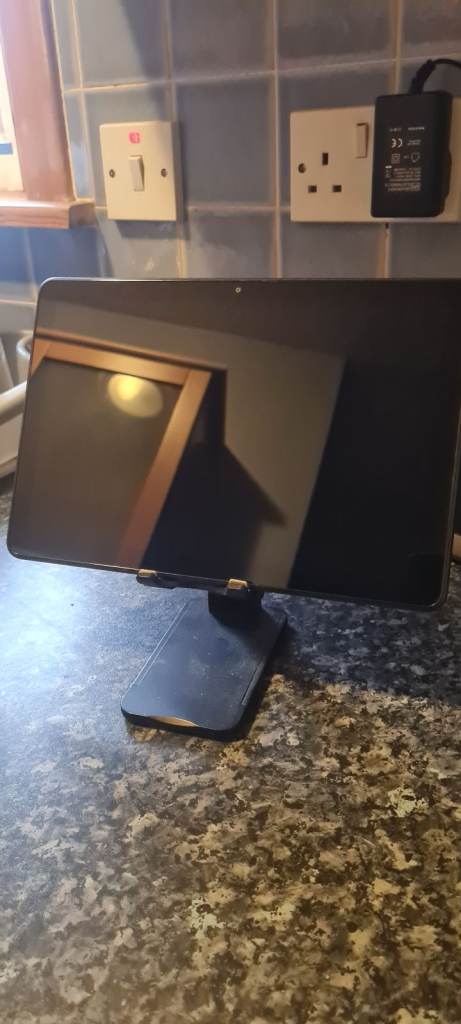 Amazon Fire HD 10 (11th Generation), model number TG425K.