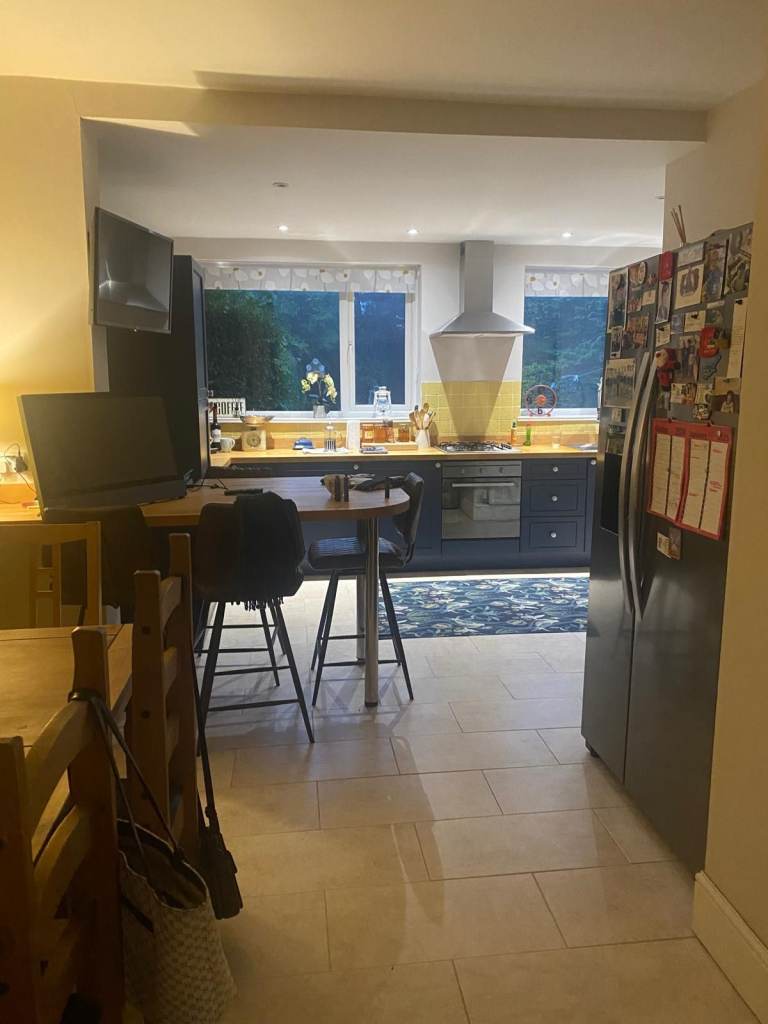 Two beautiful, very recently upgraded double rooms available to rent in private house in St. Helens