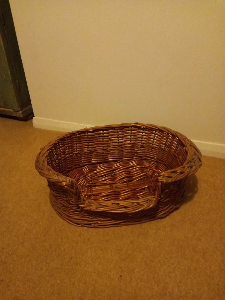 Wicker cat/dog basket .