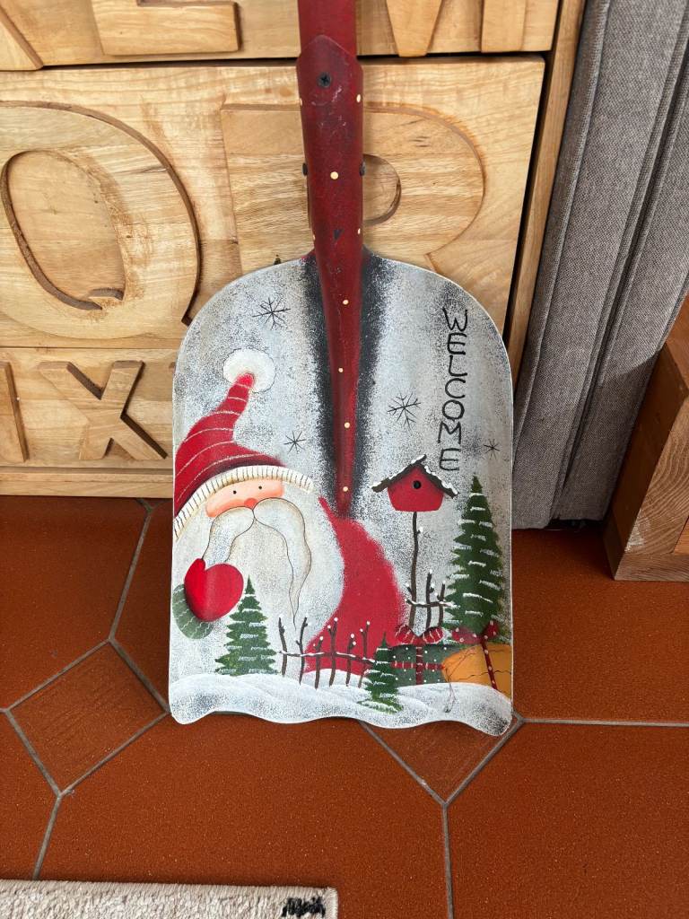 Beautiful Full Size Christmas Spade With Painted Santa & Christmas Scene