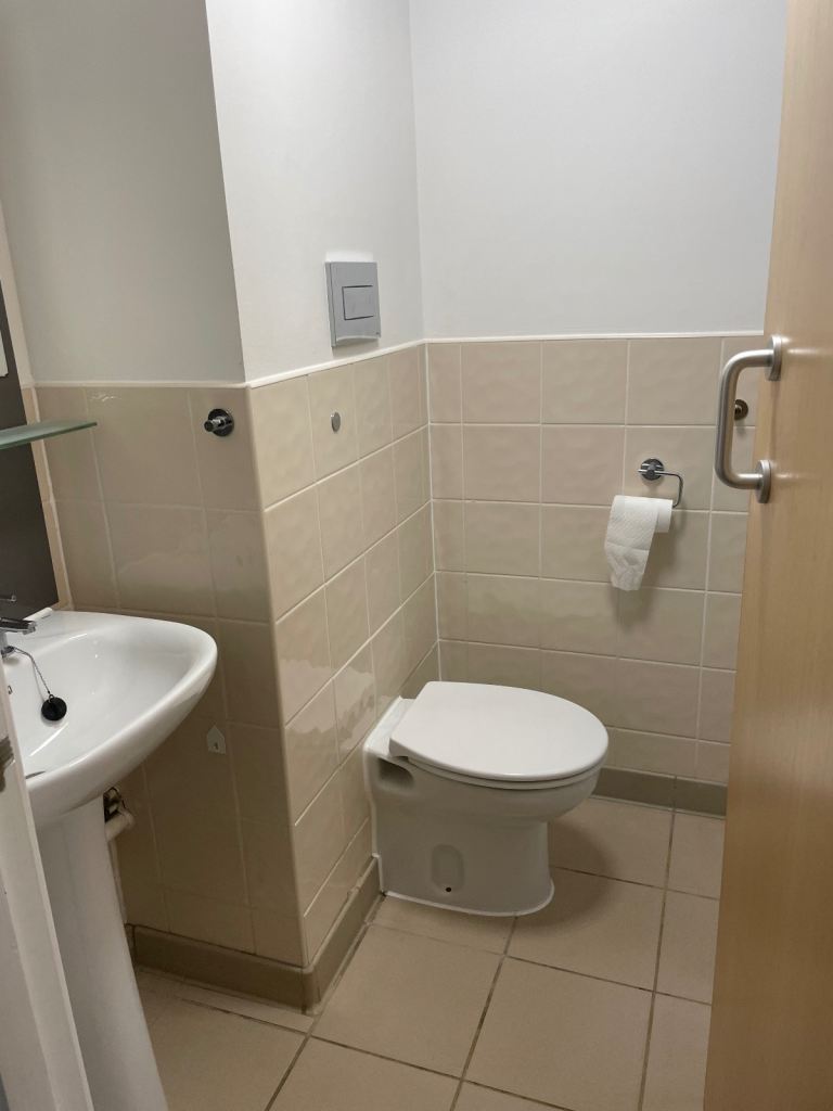 Room to rent in student accommodation 