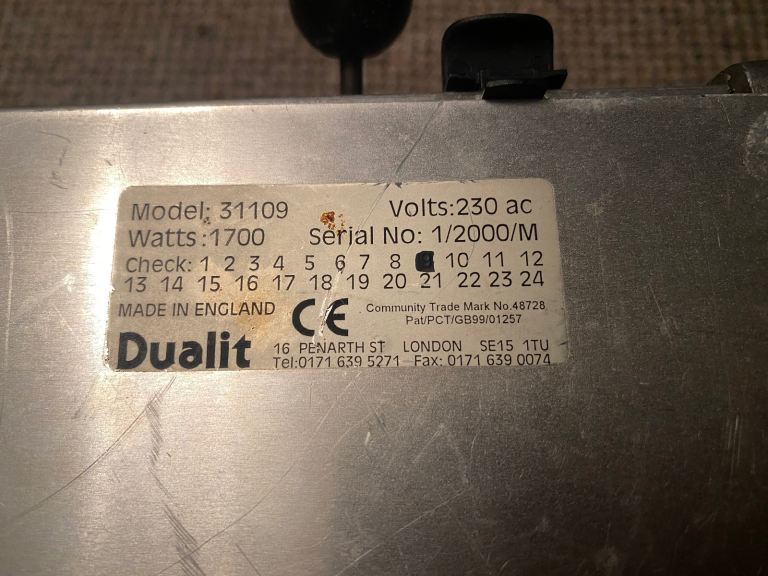 Dualit 3 slice toaster with sandwich holder.