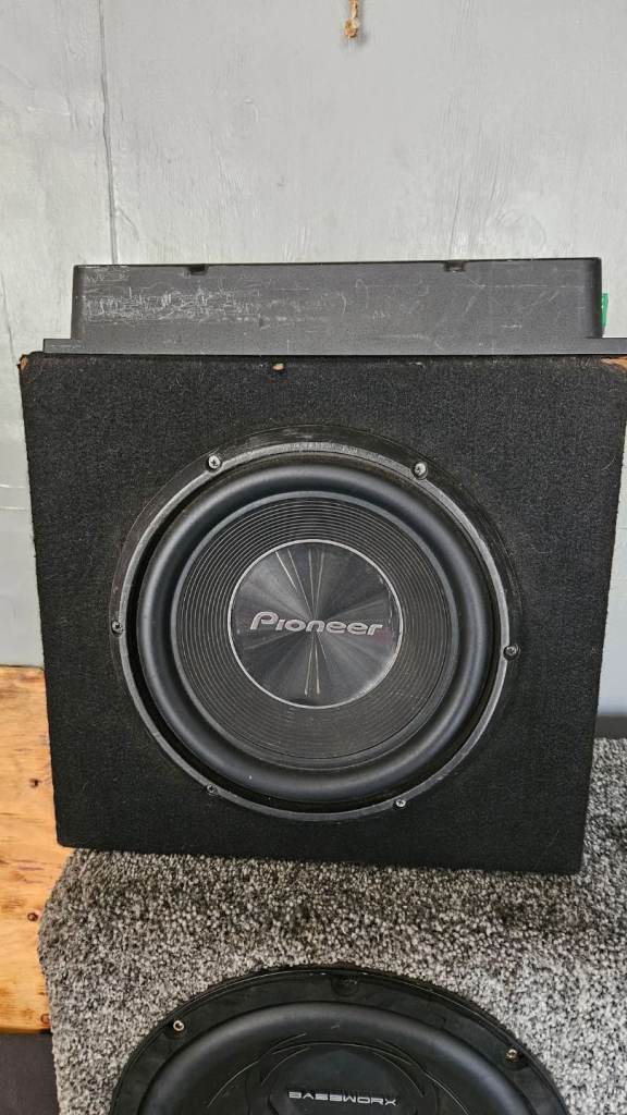 Car audio amps and subs