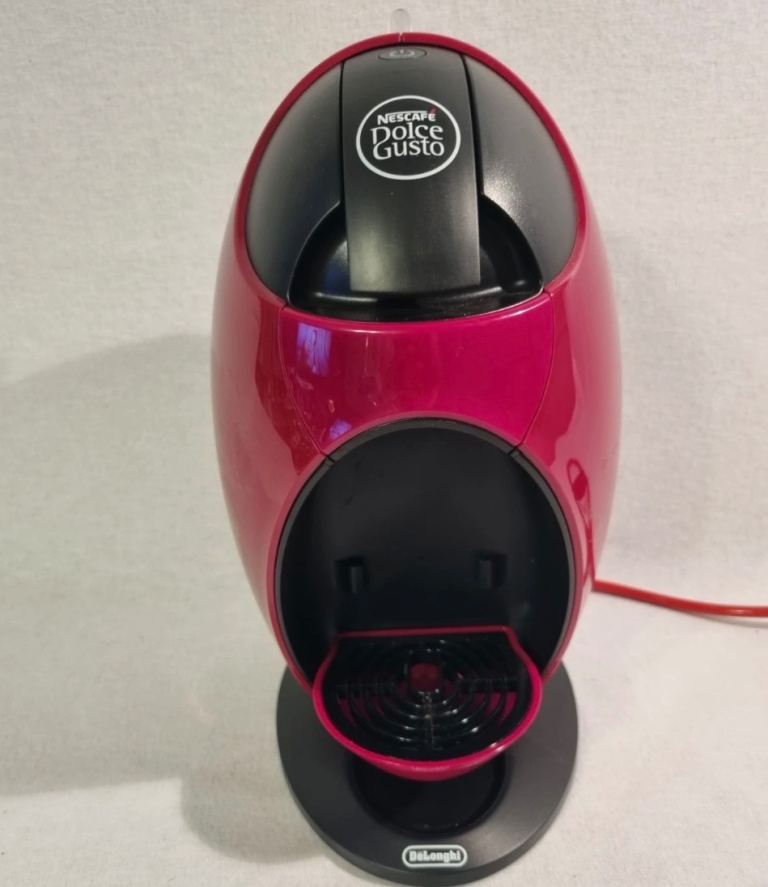 Nescafé dolce gusto machine - excellent condition 