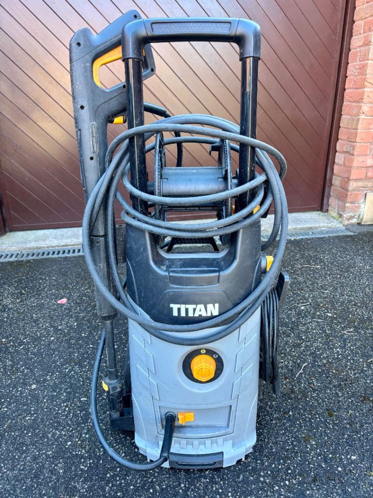 TITAN Power washer