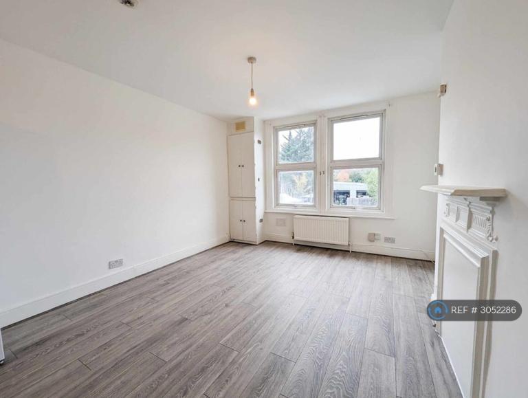 Studio flat in Green Lanes, London, N13 (#3052286)