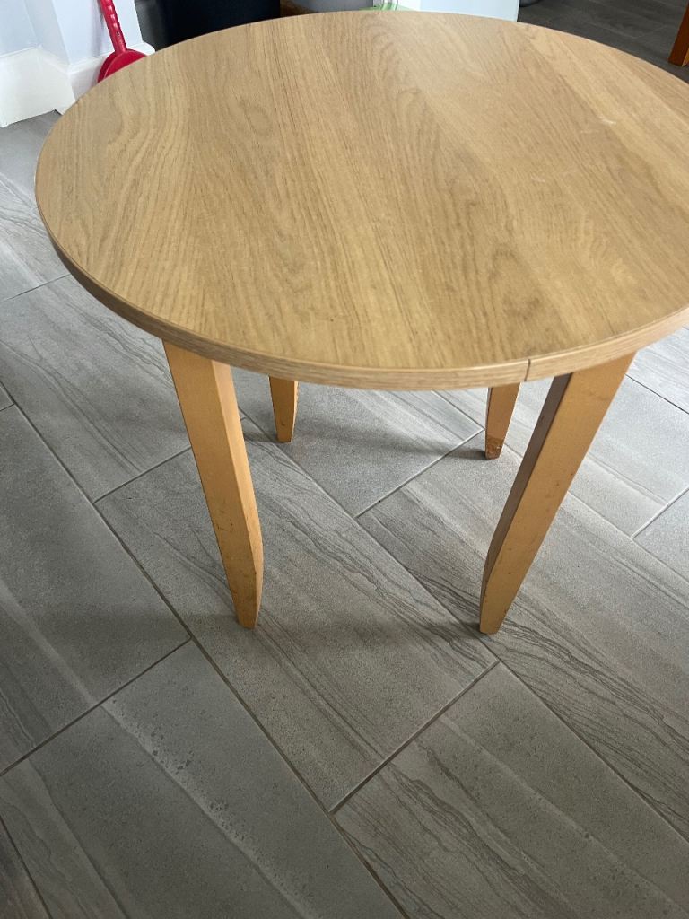 Round Light Oak Side Table – Good Condition