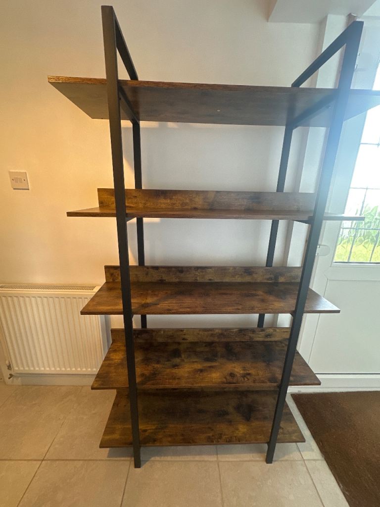 Stylish freestanding book case 
