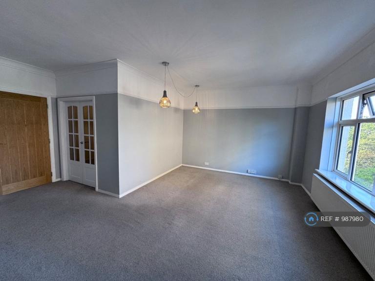 1 bedroom flat in Bath Road, Bournemouth, BH1 (1 bed) (#987980)