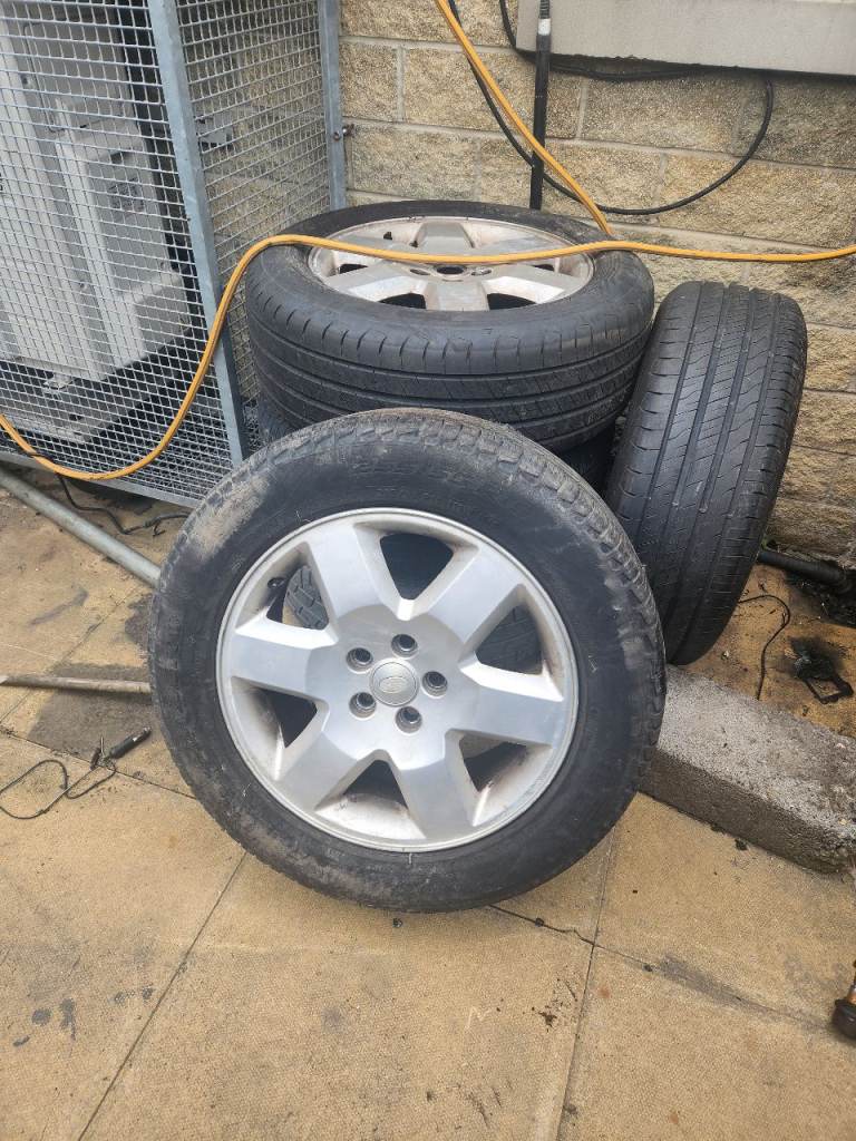 5 landrover alloys & tyres