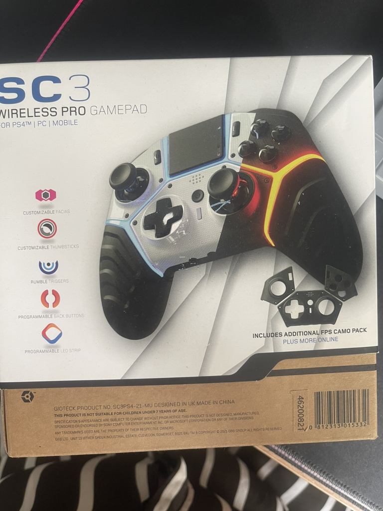 Wireless gaming controller 