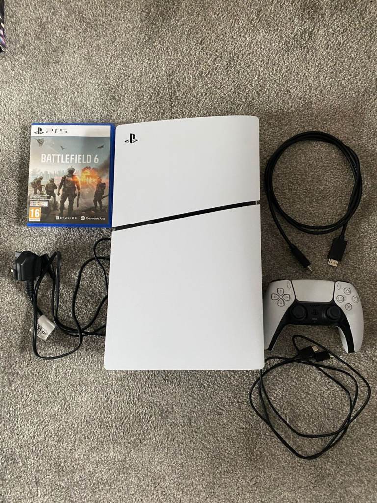 Ps5 disc version with controller and game
